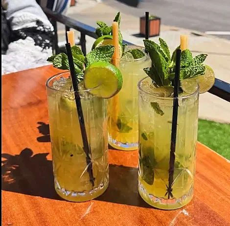 Mojitos servits a la terrassa