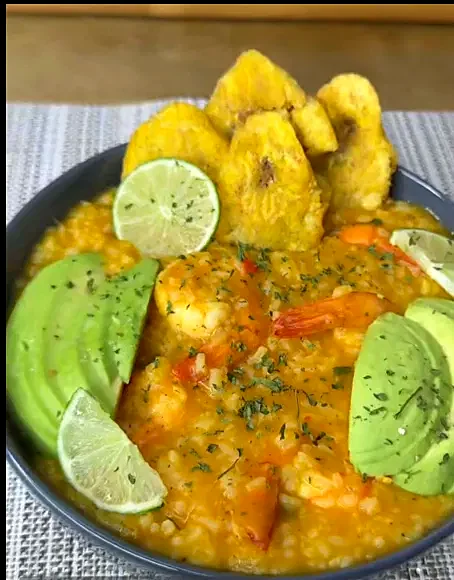 Asopao de gambas amb alvocat i llima